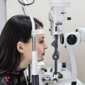 Eye examination for dry eye using a slit lamp
