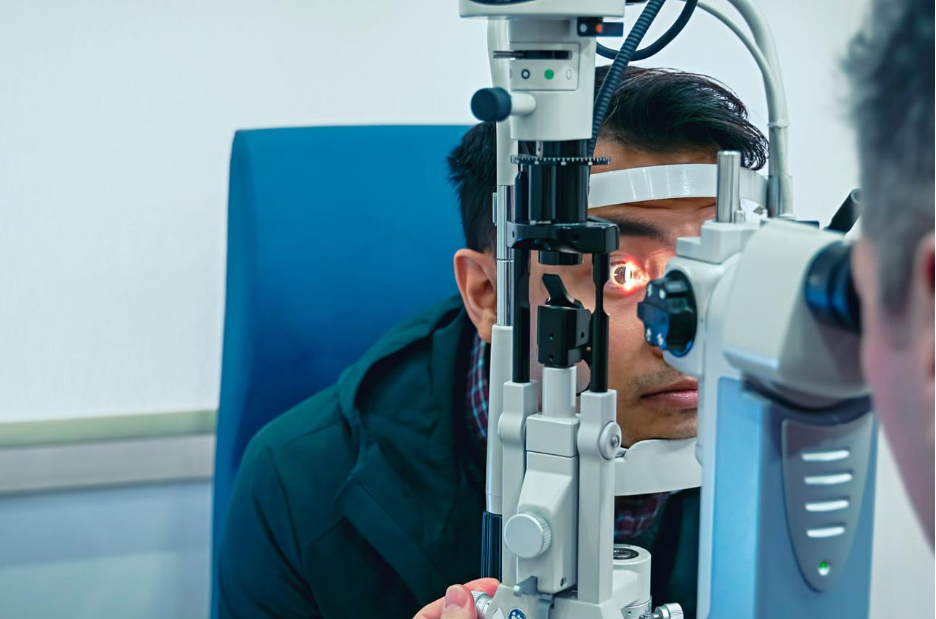 LASIK vs Glasses vs Contact Lenses: Which Is Right for You? Ophthalmologist checking eye healing during a follow-up after LASIK